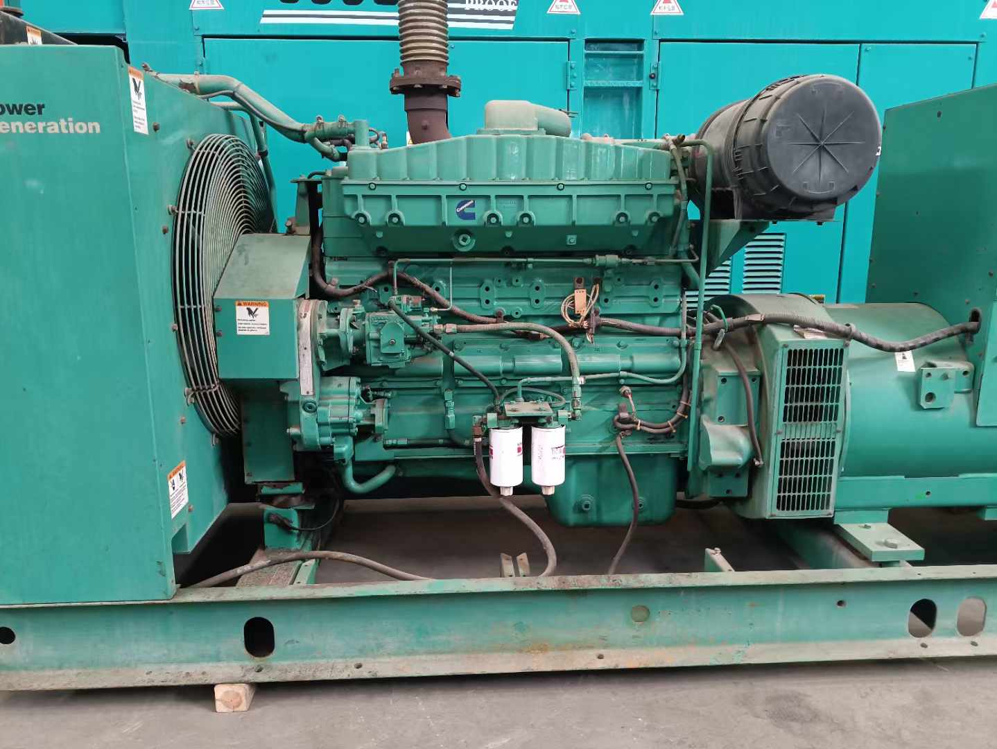 泉山过载会对 600kW 柴油发电机组造成哪些损害？