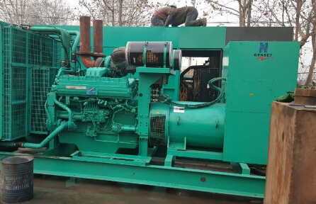 泉山发电机组如何判断水冷式机油散热器内部是否需要清洗？